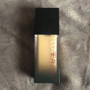 Huda Beauty FauxFilter Foundation in Panna Cotta